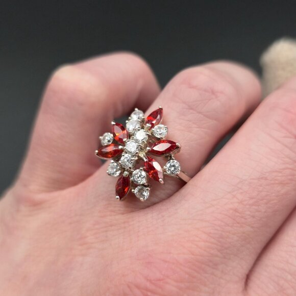Size 8.25 Sterling Silver Red And Clear Cluster Cubic Zirconia Ring A6715 - Picture 5 of 9